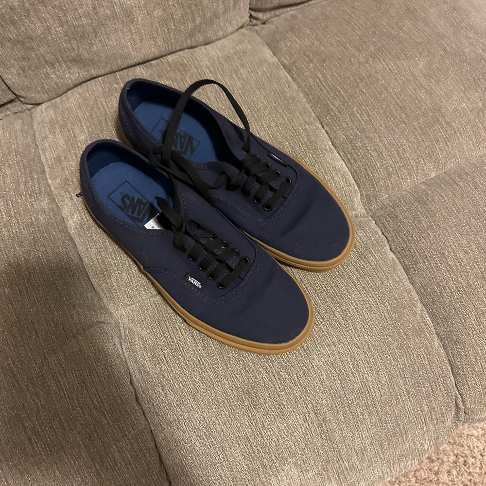 Women’s navy blue vans with gum sole.